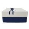 Boite cadeau bleue et blanche